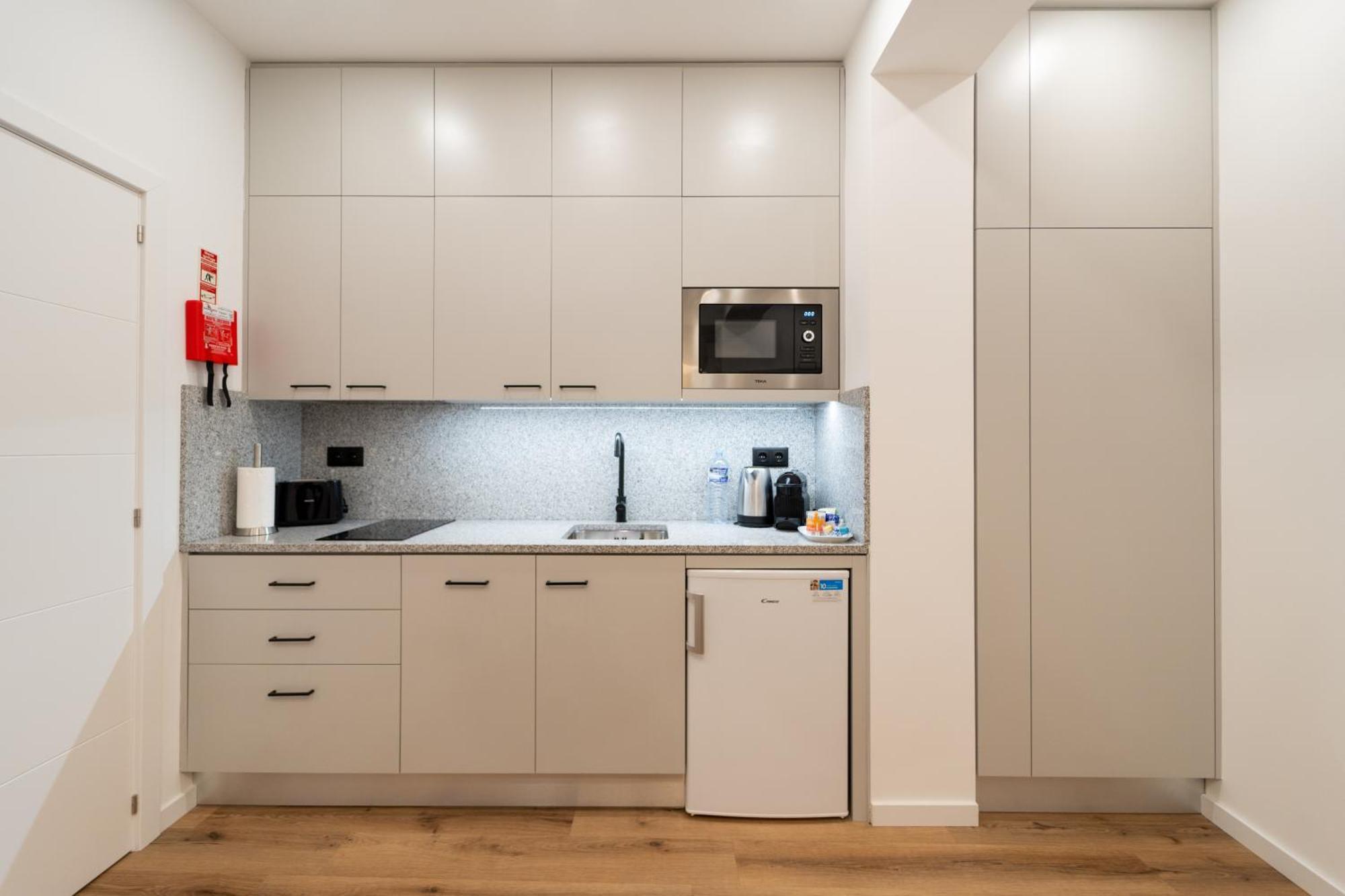 Casa Flores - 2 Bedroom, Lift, Ac, Car Parking - Extra Porto Eksteriør billede